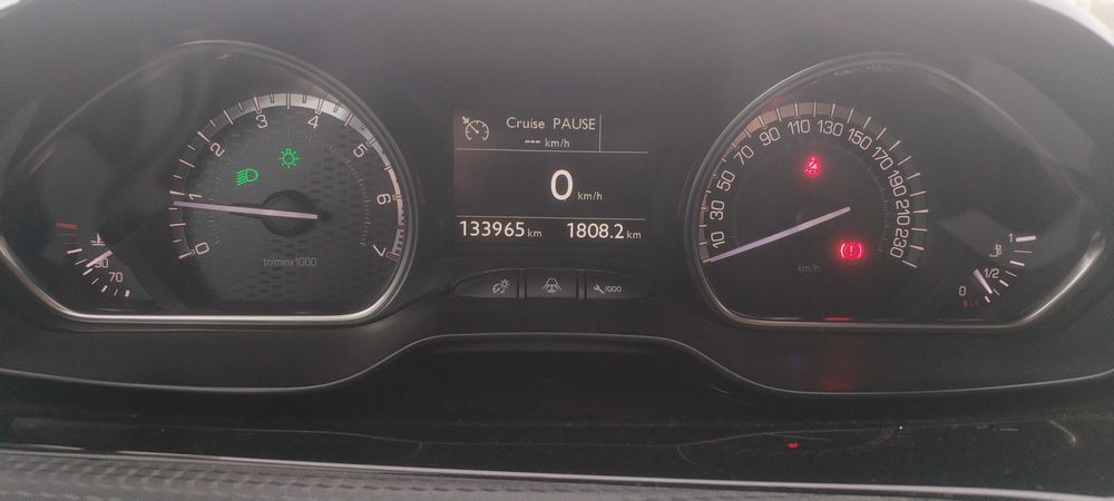 Vând Peugeot 2008