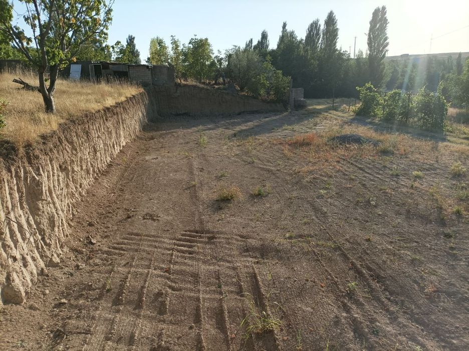 Yer Uchaskasi Chirchiq shaxar Jalayer da 10 sotiq yer Dakment Tayor