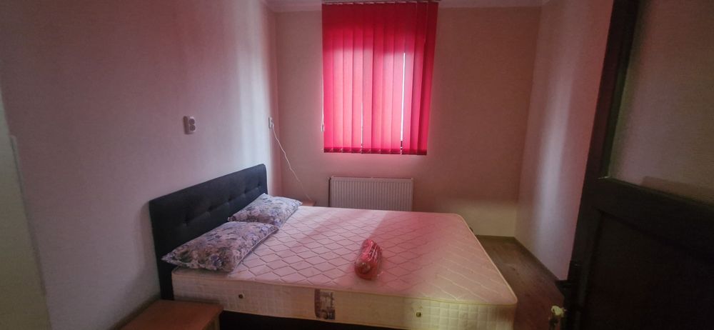 Inchiriez apartament 3 camere parter