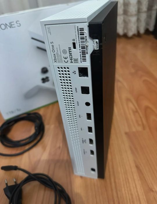 Xbox one S, DVD Edition
