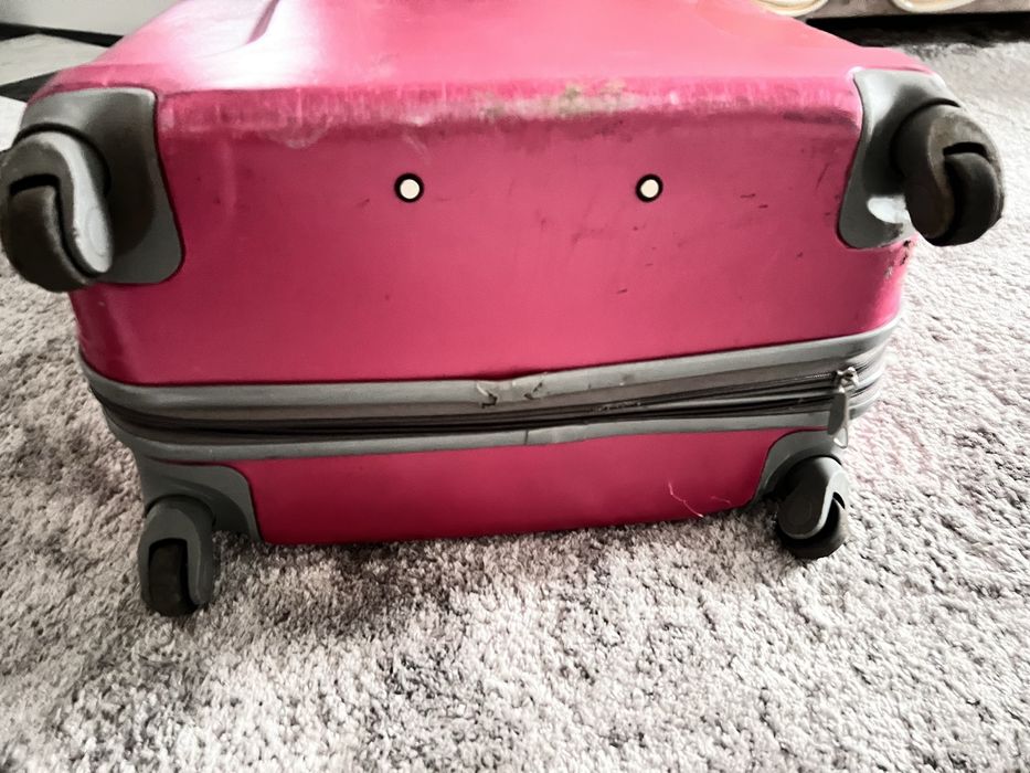 Valiză mare rigidă cu roți