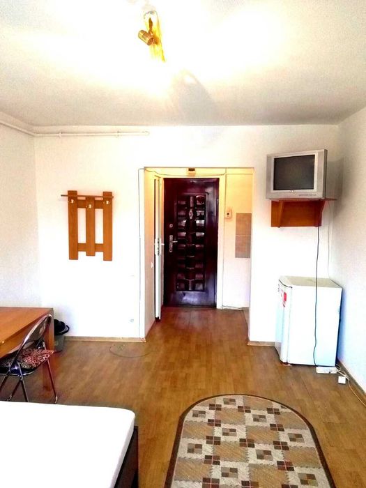 Garsoniera, central, langa Universitate, etaj intermediar