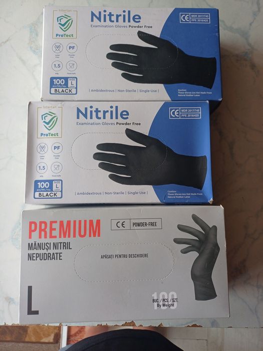 Vând mănuși măsura L preț pe 3 cuti 60 de lei