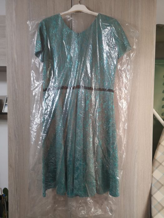 Vând rochie verde