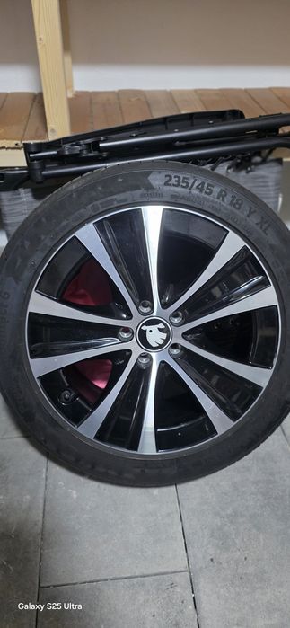 Vând jante 18 cu anvelope vara