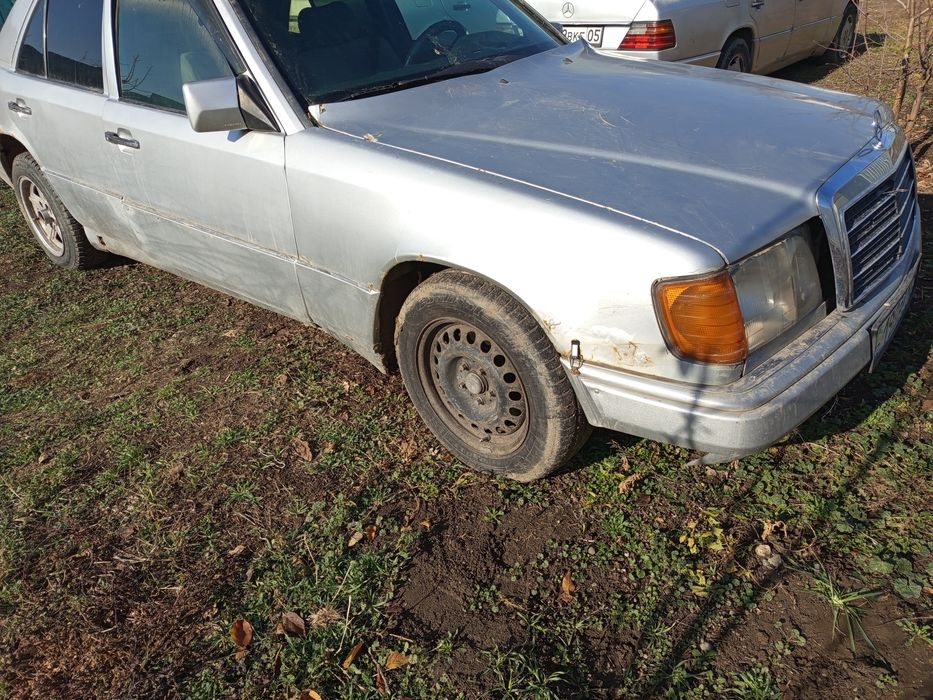 Мерседес 124 на ходу