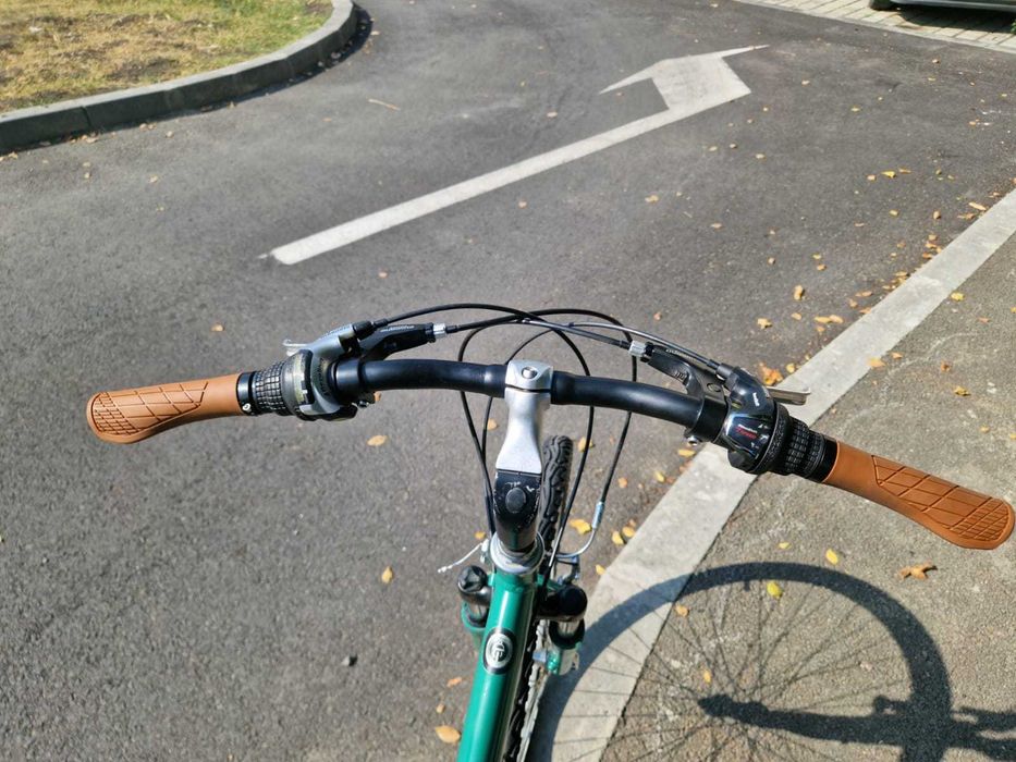 Vand bicicleta full suspension pentru oras