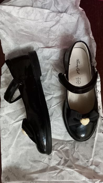 Продам туфли для девочек