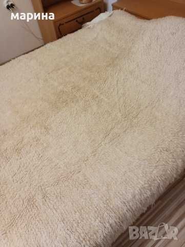 Вълнени китеници в червено и мръсно бяло