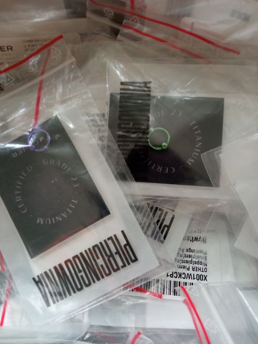 260 броя . Титаниев пиърсинг , обеци , пиърсинг за нос, ухо , устна