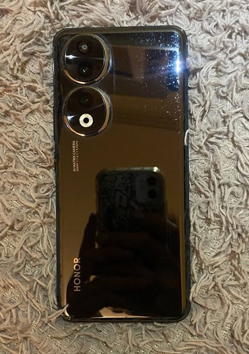 Продам Honor 90.