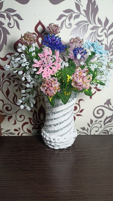 Ирисы и васильки из бисера.