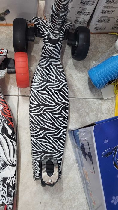 Детски скутер тротинетка Сгъваема Кроксър Ево 202 светещи гуми