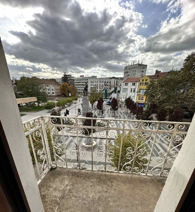 Продава се Тристаен апартамент в Плевен, Идеален център - 100 кв.м за 1000 €/кв.м - Снимка #7