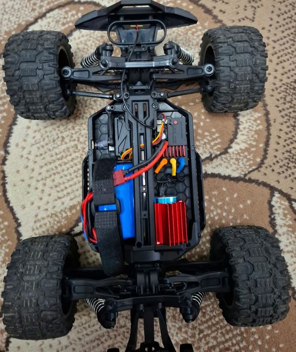 Продам машинку на пульте