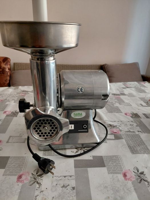 Италианска професионална месомелачка Fama