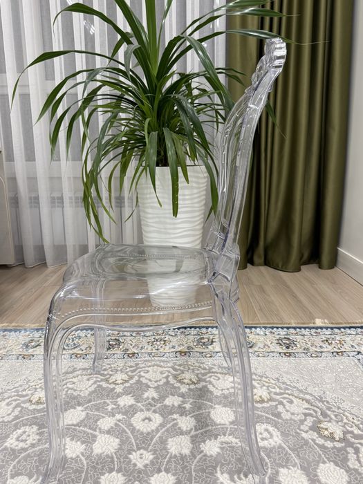 Продам 12 штук стульев