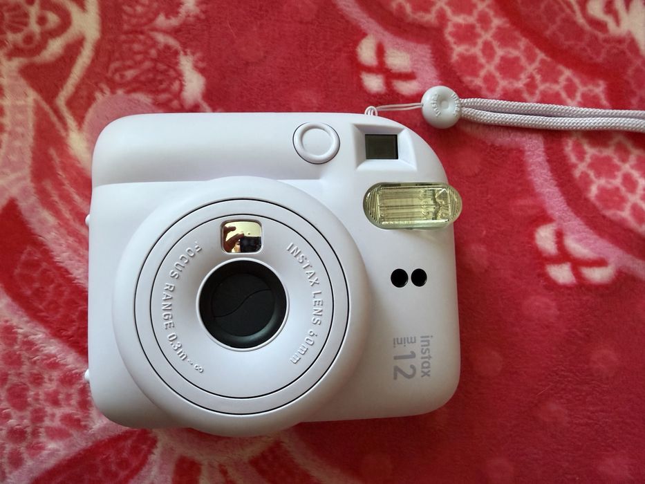 Instax mini 12 в полном комплекте