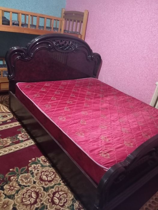 Спальни сотилади