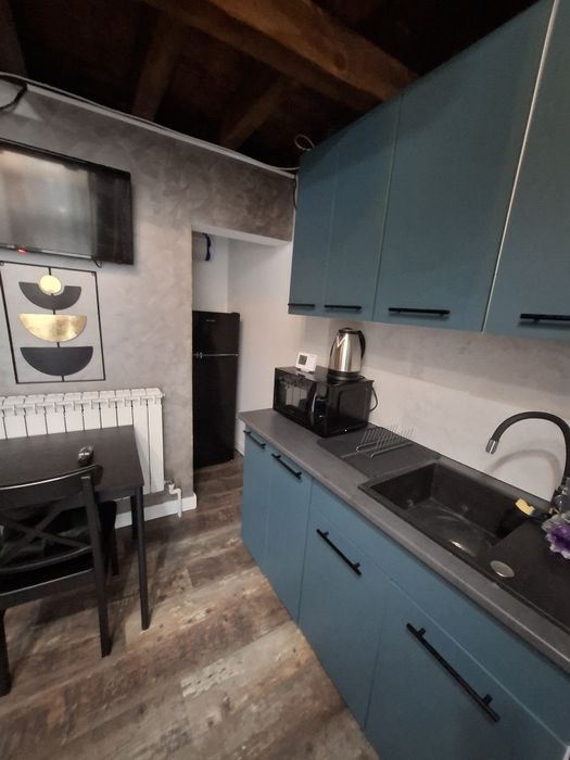 Garsoniera la curte zona centrala