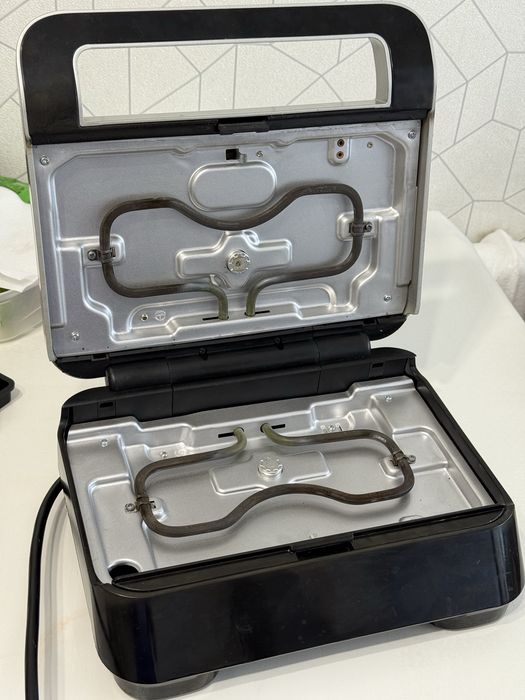 Вафельница, гриль Delonghi