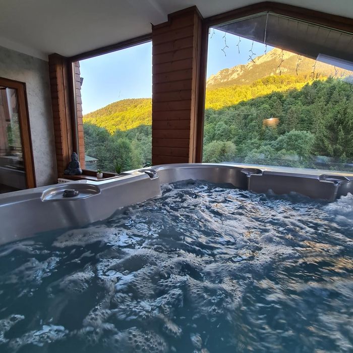 Cazare pensiune la munte. Pensiunea Subcrai