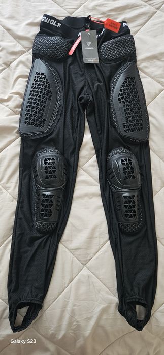 Pantaloni moto .