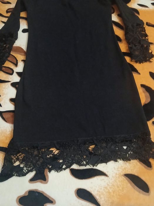 Мини черни рокли от фино трико, Модни и стилни. Една от тях е от рипс.