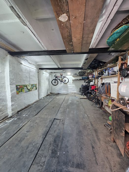 Продам гараж в центре ( Площадь)