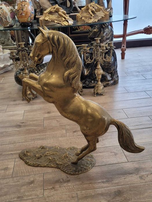 Statuetă- cal cabrat din alamă masivă,