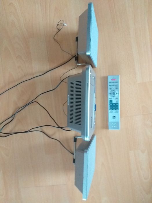 Sistem audio DUAL (Germania) cu Tuner, CD, USB și  SD-Card