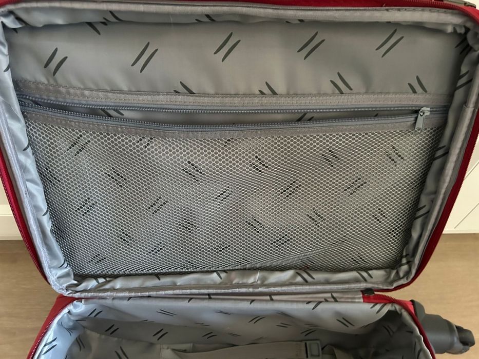 Продам чемодан размер средний