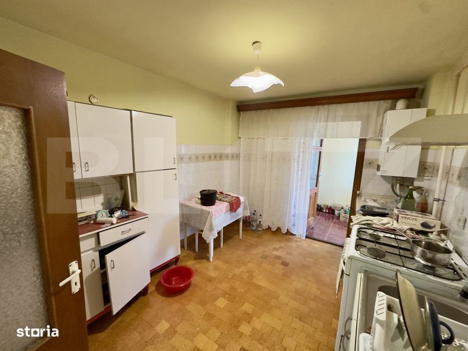 Apartament 3 camere decomandat, 76 mp, 2 bai, balcon, etaj 2 – Cugir
