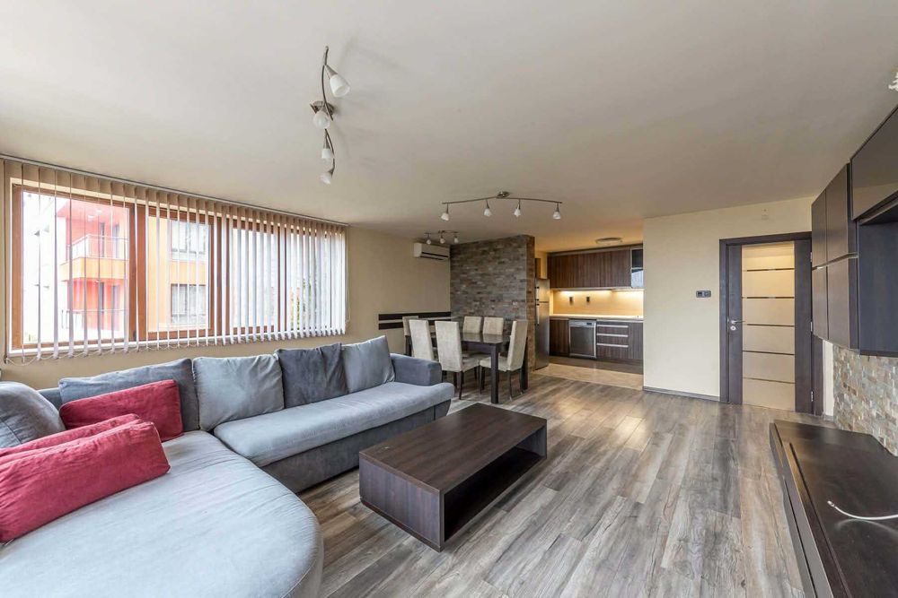 Дава се под наем Тристаен апартамент в Варна, Бриз - 130 кв.м за 897.6 € - Снимка #1