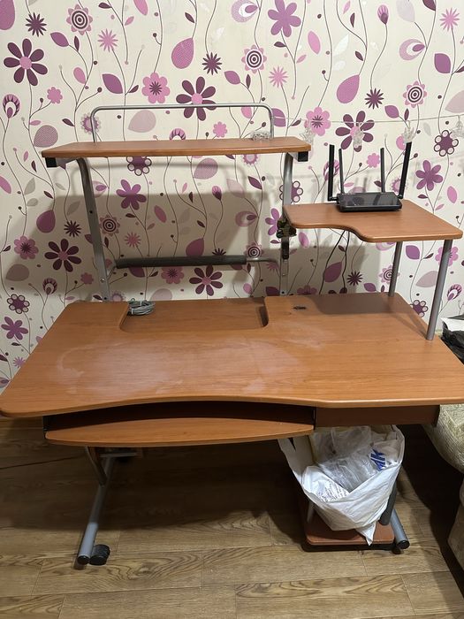 Компьютерный стол