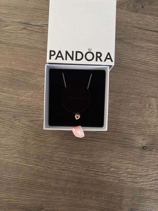 Колье PANDORA «Сияющее сердце»
