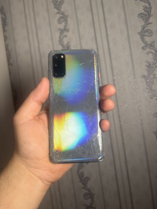 Samsung s20 в хорошем состояний