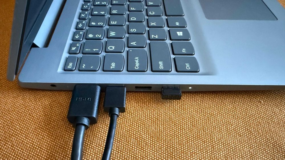 Laptop Lenovo – ideal pentru birou ușor, școală sau multimedia