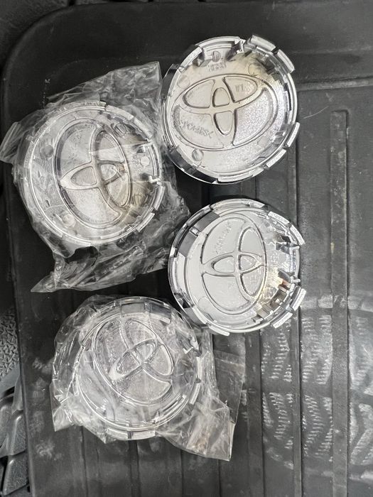 4 заглушки на литые диски Toyota