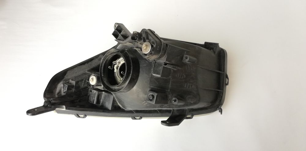 Ляв и десен фар Toyota Rav4 XA20 (2000-2005)