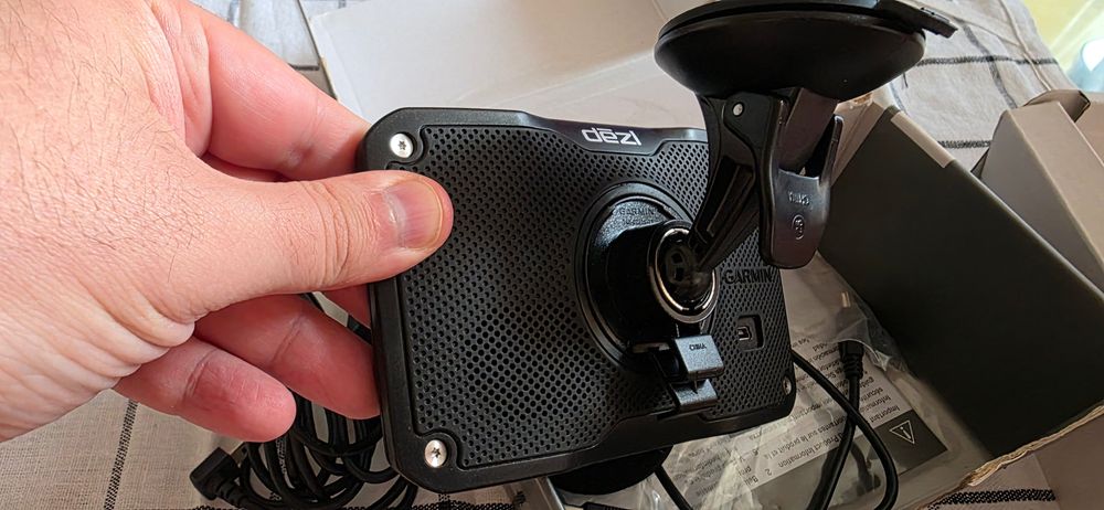 Навигация за камион Garmin Dezl 580 5 инча екран карти за цяла Европа