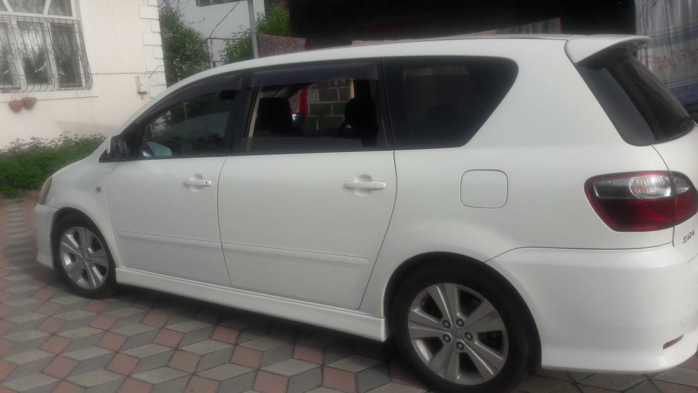 Продам Тойота-Ипсум 2007г левый руль