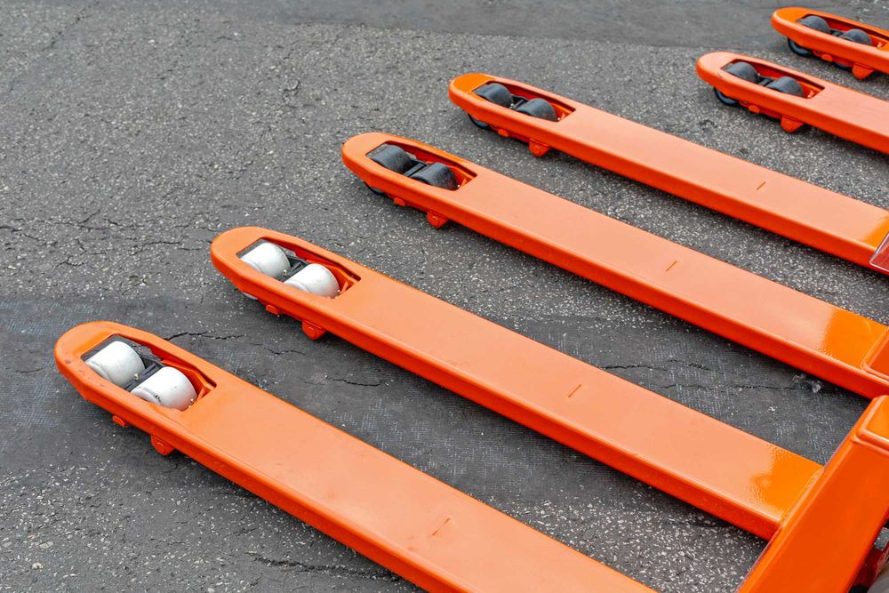 Transpaleti hidraulici noi de vanzare - livrare rapida