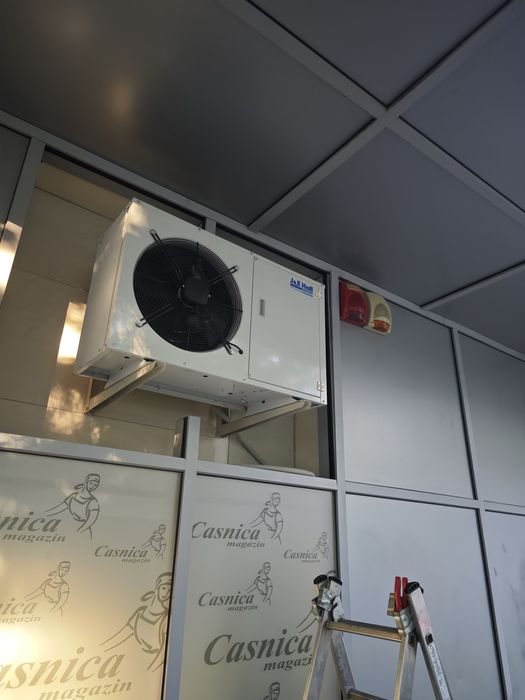 Vitrina verticala 292 cm / Usi glisante / Agregat extern