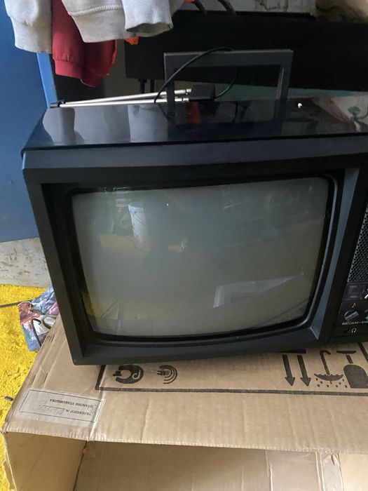 Продам телевизор новый в каробке Антиквариат