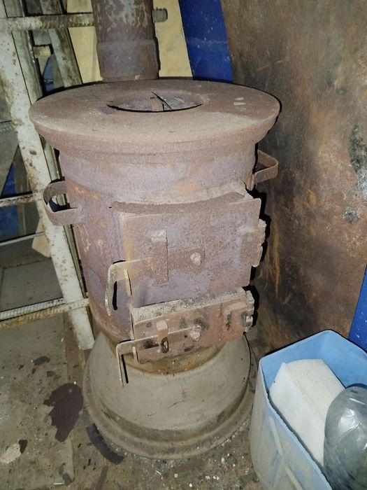 Печь - буржуйка.