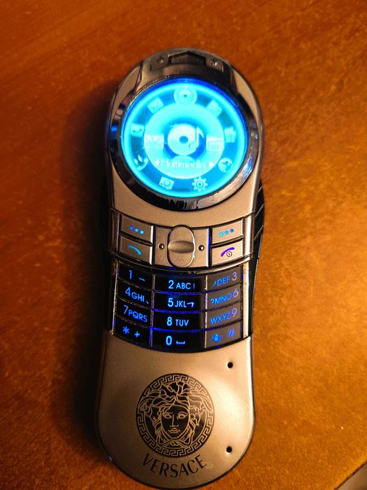 Versace v8 - телефон с две сим карти de lux 2 Gb