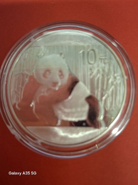 Продавам сребърна монета панда от 2015г.