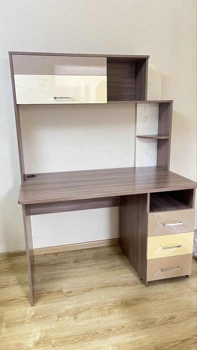 Стол компьютерный