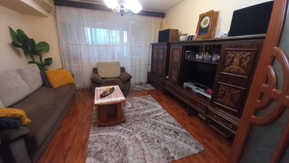 Apartament cu 3 camere de vanzare